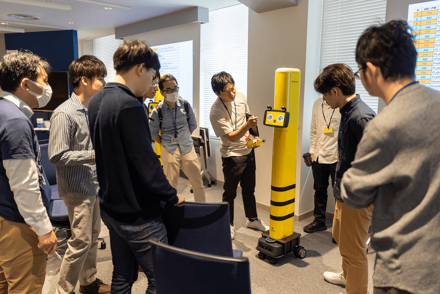 欠品・棚割・値札確認などのチェーンストア店頭業務を支援するロボットMiseboの紹介コーナー