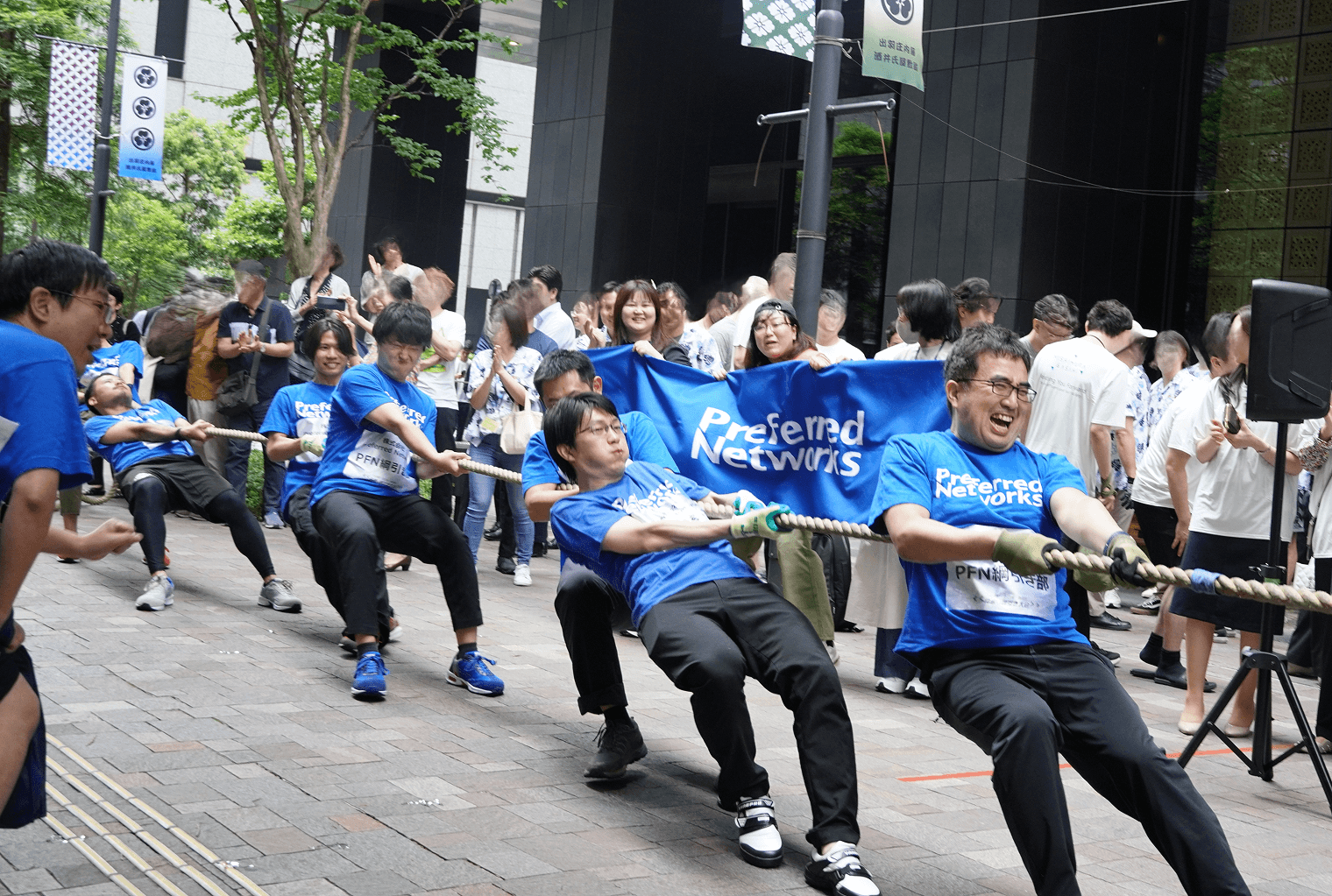 綱引き部
創業者の岡野原も先頭で大活躍！